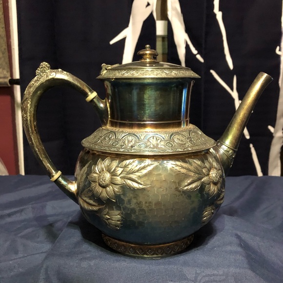 Middletown Plate, Quadruple Silver Plated Tea Set - Picture 7 of 16